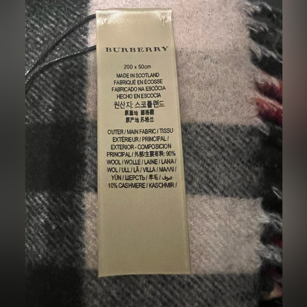 Brand new Burberry oversized reversible duffle scarf - Picture 5 of 6